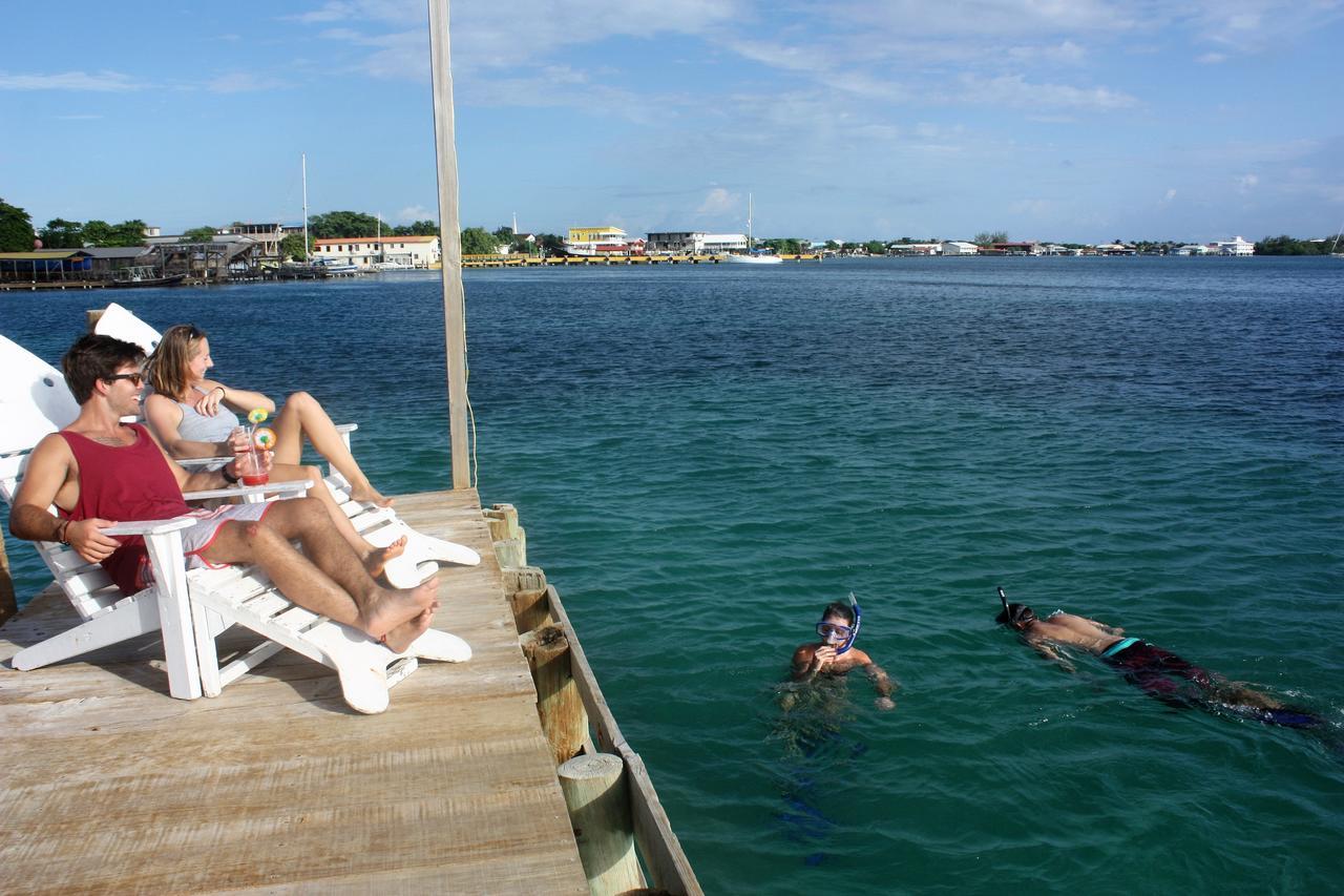Utila Lodge Exteriör bild