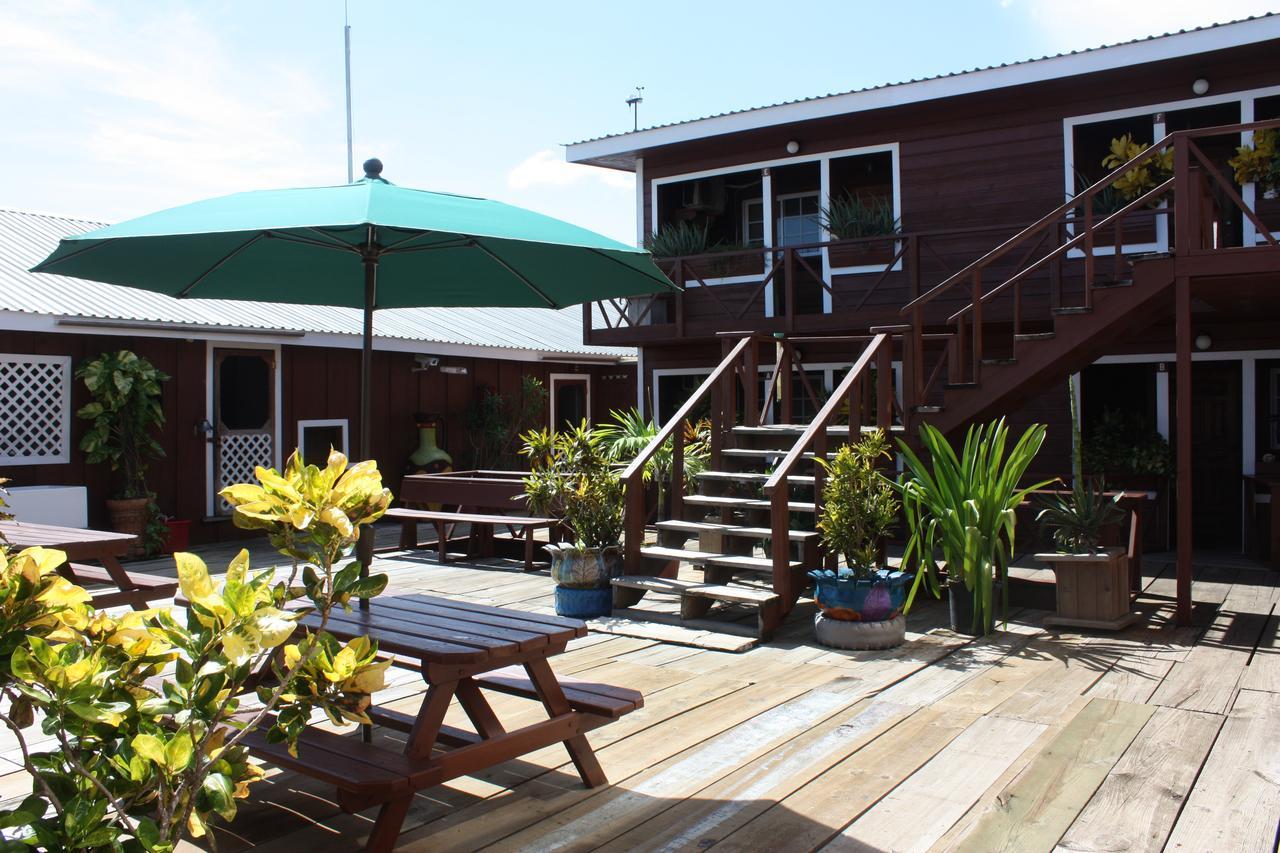 Utila Lodge Exteriör bild